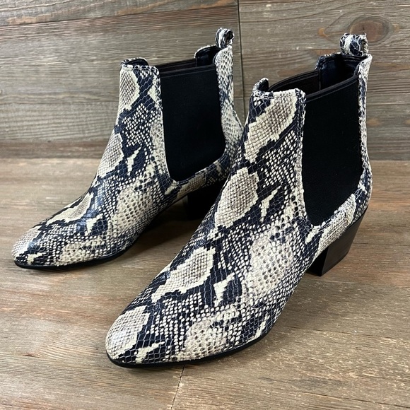 NEW Sam Edelman Snakeskin Reesa Chelsea Ankle Boots - Picture 3 of 13